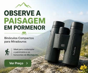 Binóculos compactos verdes sobre uma rocha num miradouro com paisagem de montanha ao fundo.