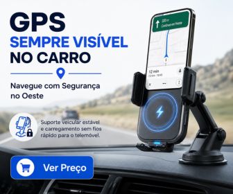 Suporte veicular preto com ventosa fixado no tablier do carro a segurar um telemóvel com navegação por GPS ativa e indicação de carregamento sem fios.
