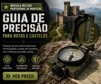 Bússola militar verde aberta sobre mapa topográfico em terreno rochoso com castelo medieval ao fundo nas montanhas.