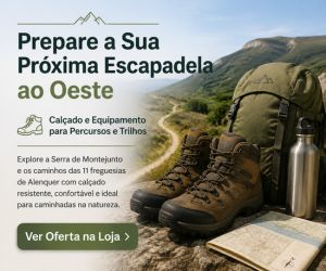 Banner publicitário com botas de caminhada em pele, mochila de aventura verde, garrafa térmica e mapa desdobrado diante de uma paisagem de montanha.