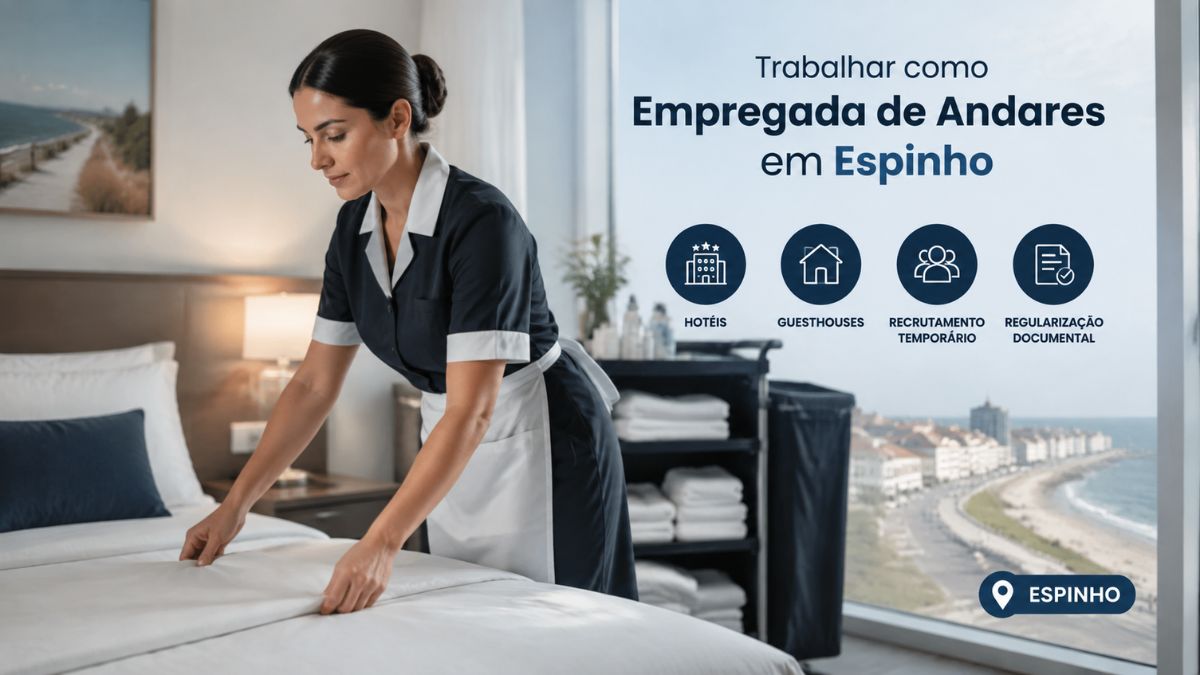 Empregada de andares a preparar cama num quarto de hotel em Espinho com vista para a praia, acompanhada de carrinho de limpeza e ícones informativos sobre hotelaria, guesthouses, recrutamento temporário e regularização documental.